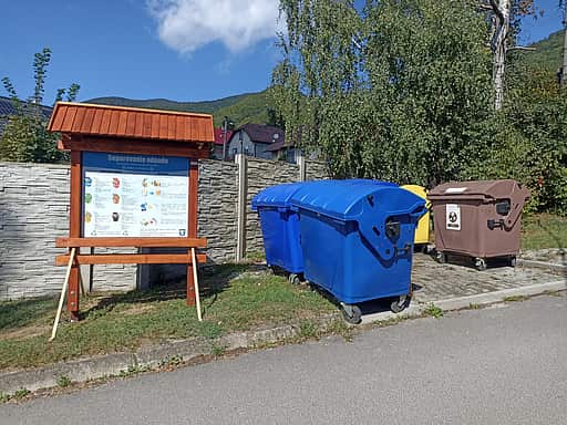 Náučná tabuľa o separovaní odpadu