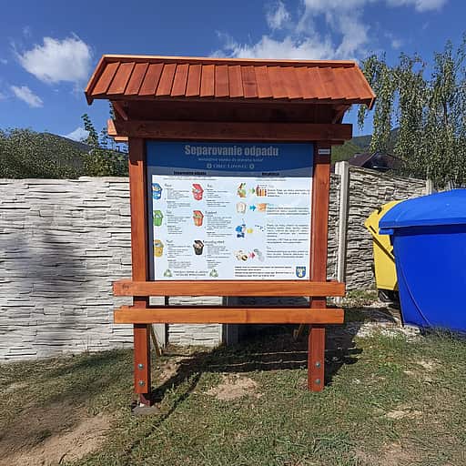 Náučná tabuľa o separovaní odpadu
