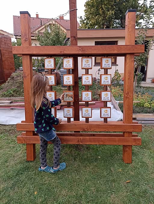 Náučné tabule o prírode a otočné kocky